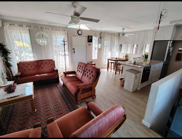 2 BEDROOM TOWNHOUSE FOR SALE IN SUNNINGDALE